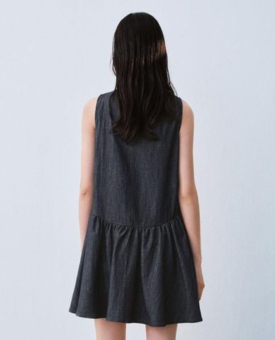  URBAN REVIVO - Đầm denim mini sát nách phom xòe 