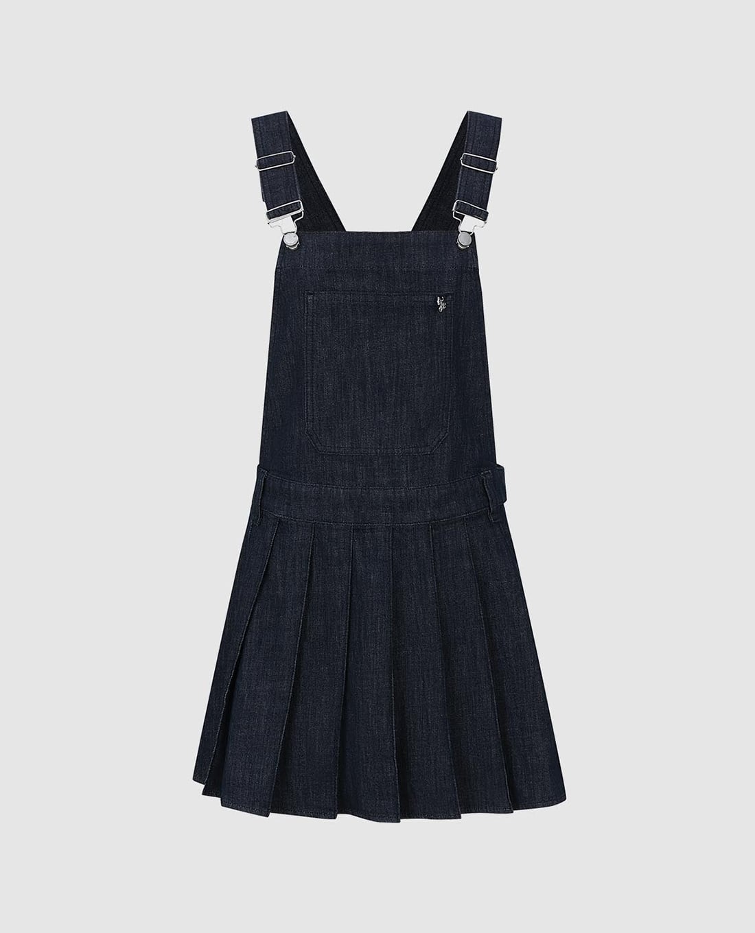 URBAN REVIVO - Đầm yếm denim mini xếp li dáng xòe