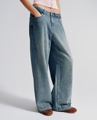  URBAN REVIVO - Quần jeans nữ ống rộng phối bèo 