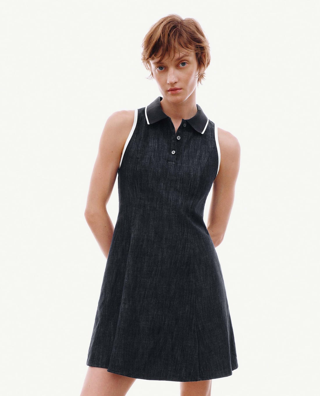 URBAN REVIVO - Đầm denim mini sát nách dáng xòe