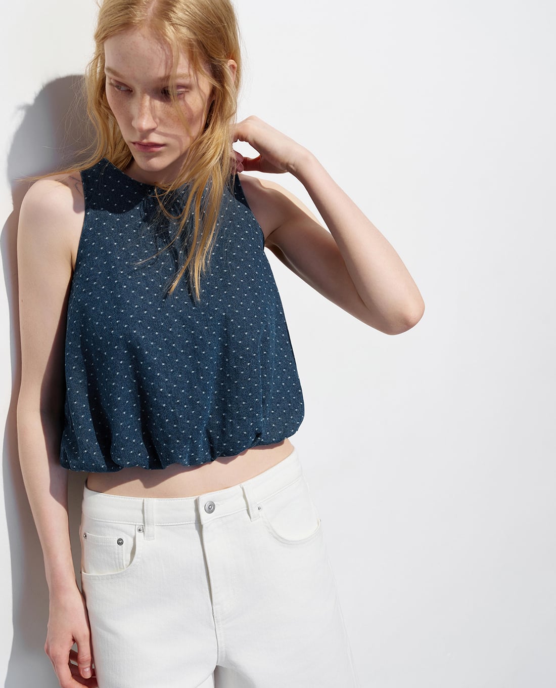 URBAN REVIVO - Áo sát nách denim nữ cổ tròn dáng bí