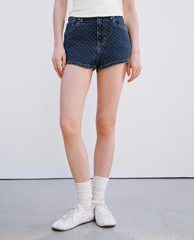  URBAN REVIVO - Quần short jeans nữ họa tiết vải xước 