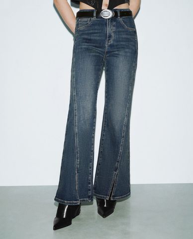  URBAN REVIVO - Quần jeans nữ ống loe kèm thắt lưng 