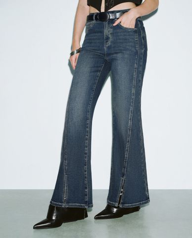  URBAN REVIVO - Quần jeans nữ ống loe kèm thắt lưng 