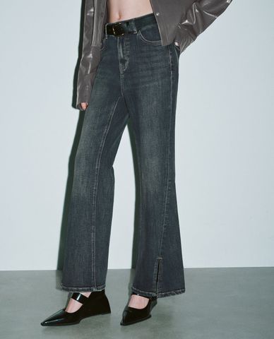  URBAN REVIVO - Quần jeans nữ ống loe wash bạc phối thắt lưng 