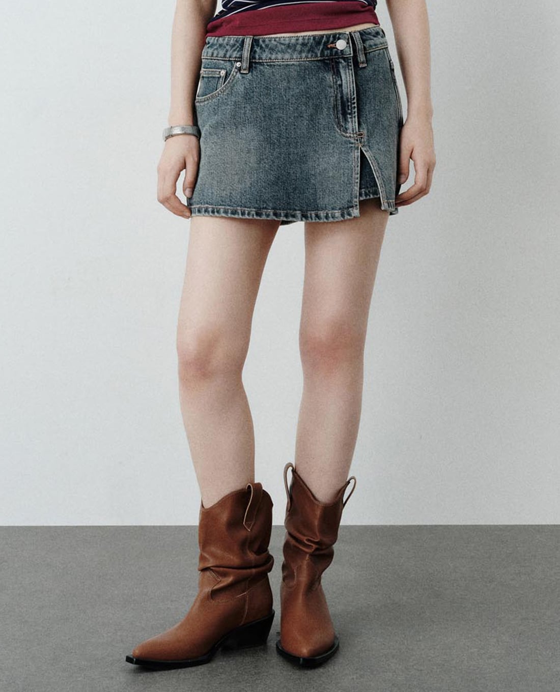 URBAN REVIVO - Chân váy denim mini xẻ tà