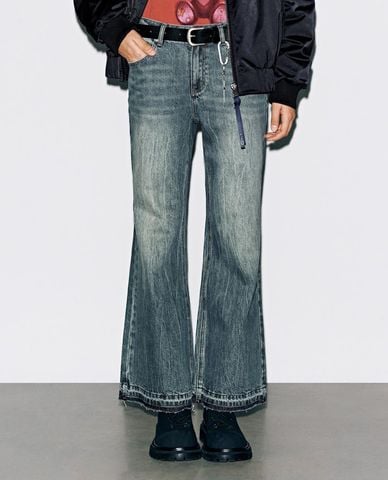  URBAN REVIVO - Quần jeans nữ ống loe kèm thắt lưng 