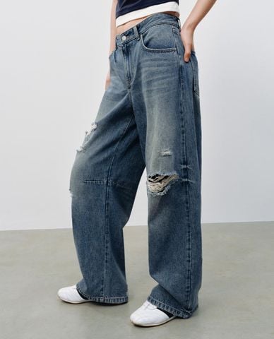  URBAN REVIVO - Quần jeans nữ ống rộng wash bạc rách gối 