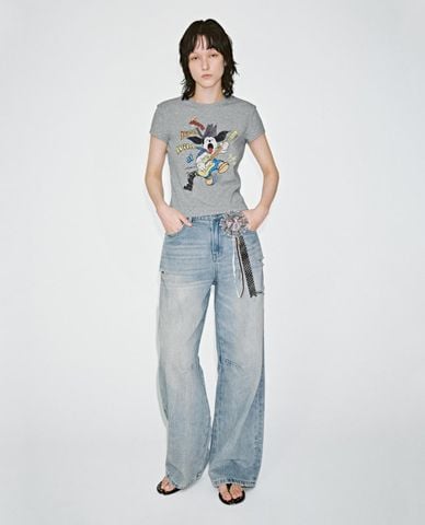  URBAN REVIVO - Quần jeans nữ ống rộng phối hoa cài 