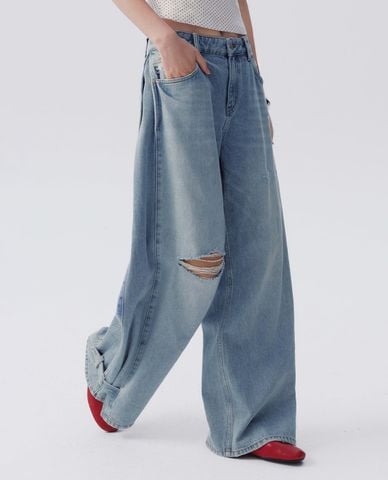  URBAN REVIVO - Quần jeans nữ ống rộng rách gối cá tính 