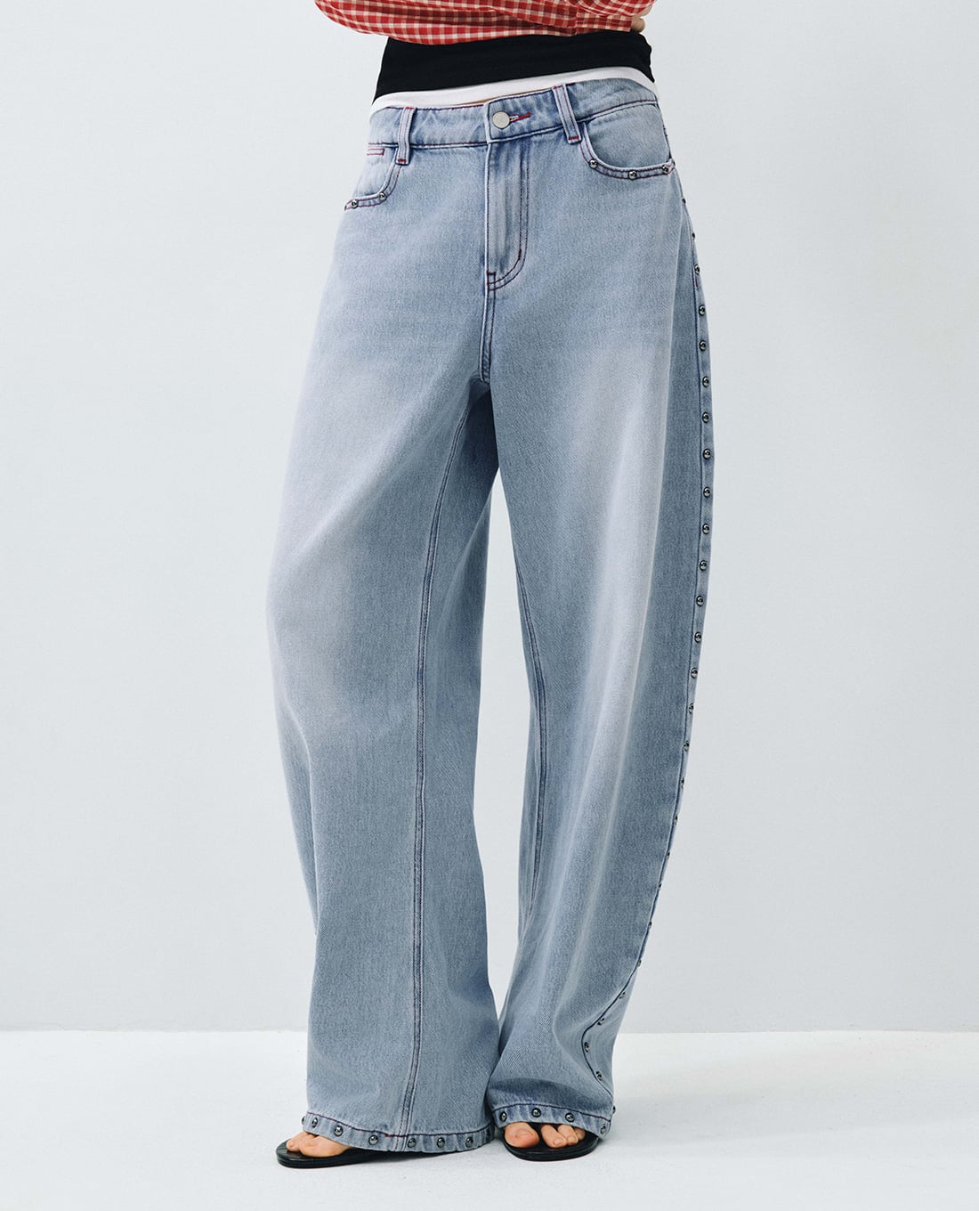 URBAN REVIVO - Quần jeans nữ ống rộng wash bạc