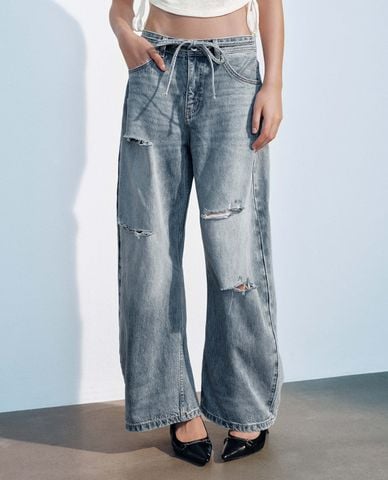  URBAN REVIVO - Quần jeans nữ ống rộng rách gối phối dây rút 