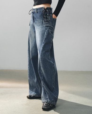  URBAN REVIVO - Quần jeans nữ ống rộng wash bạc dáng cong 