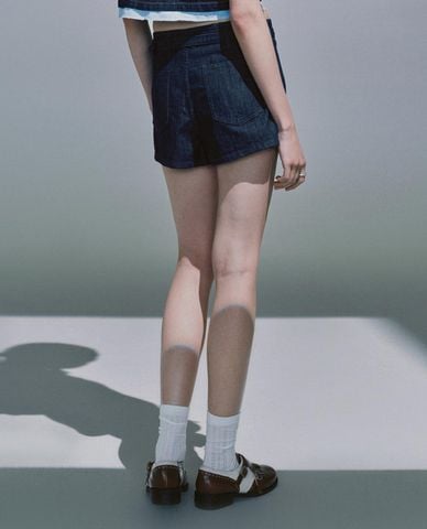  URBAN REVIVO - Quần short jeans nữ xẻ tà phối thắt lưng 