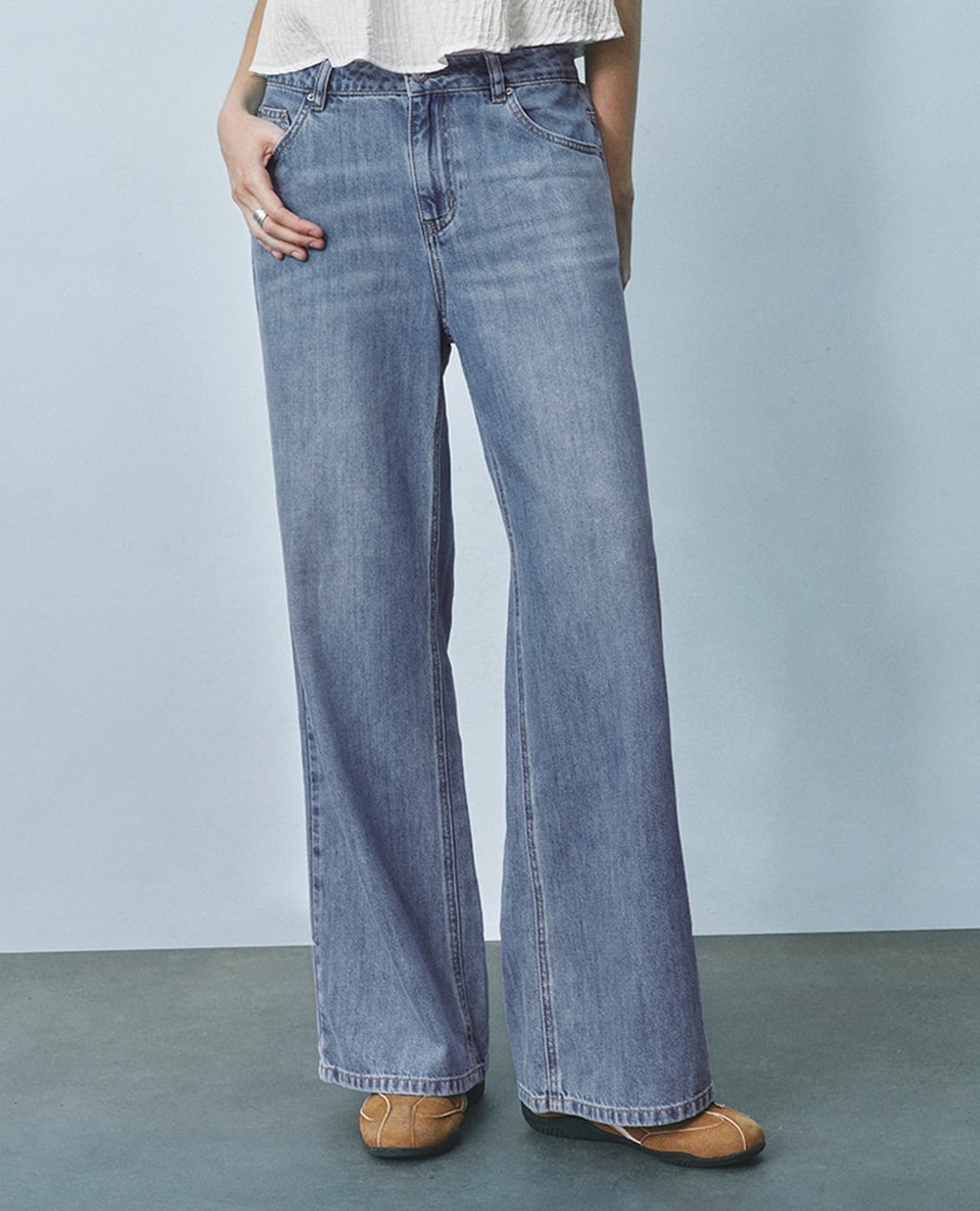 URBAN REVIVO - Quần jeans nữ ống rộng hiện đại