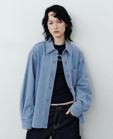  URBAN REVIVO - Áo sơ mi denim nữ cổ bẻ tay dài túi hộp 