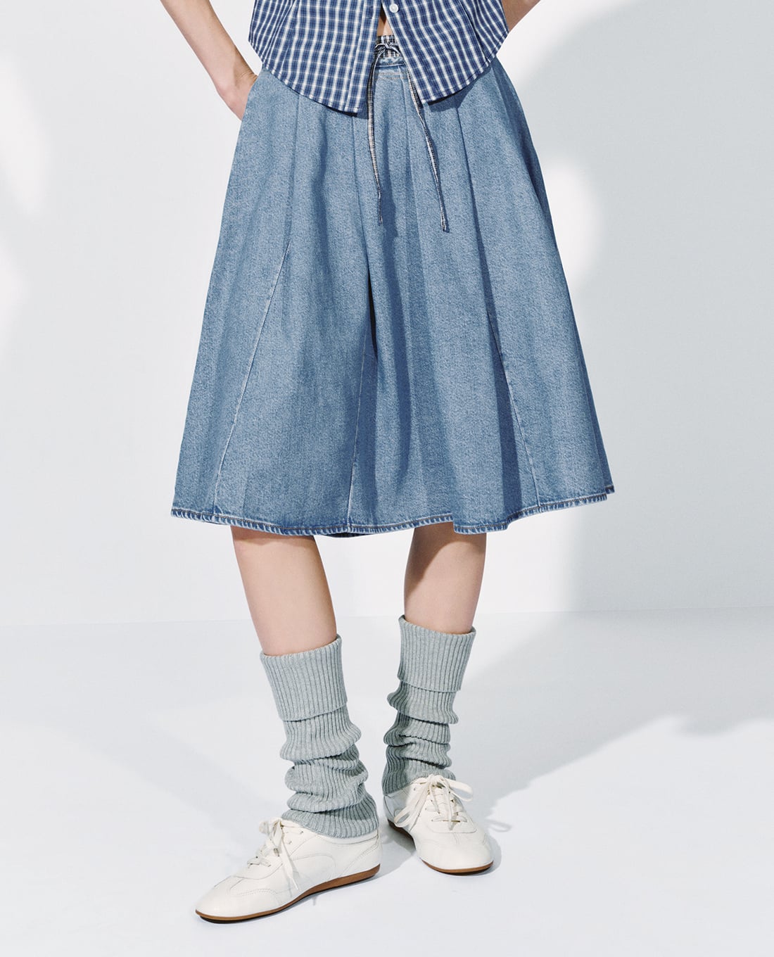 URBAN REVIVO - Chân váy denim nữ midi phối dây rút