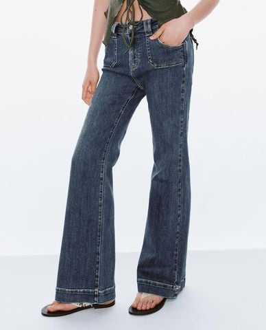  URBAN REVIVO - Quần jeans nữ ống loe wash bạc 