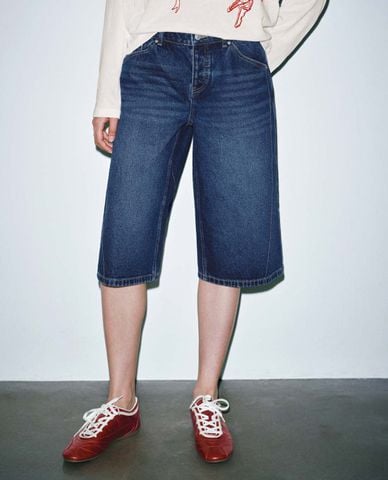  URBAN REVIVO - Quần short jeans nữ ống rộng wash bạc 