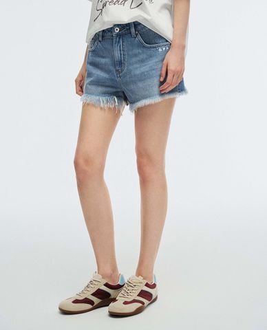  URBAN REVIVO - Quần short jeans nữ wash bạc tua rua 