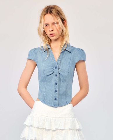  URBAN REVIVO - Áo croptop nữ denim cổ bẻ tay ngắn xếp nhún 