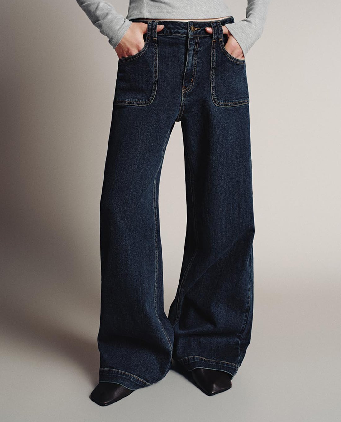 URBAN REVIVO - Quần jeans nữ ống rộng túi hộp