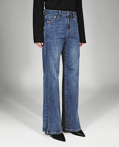  URBAN REVIVO - Quần jeans nữ ống loe xẻ gấu 
