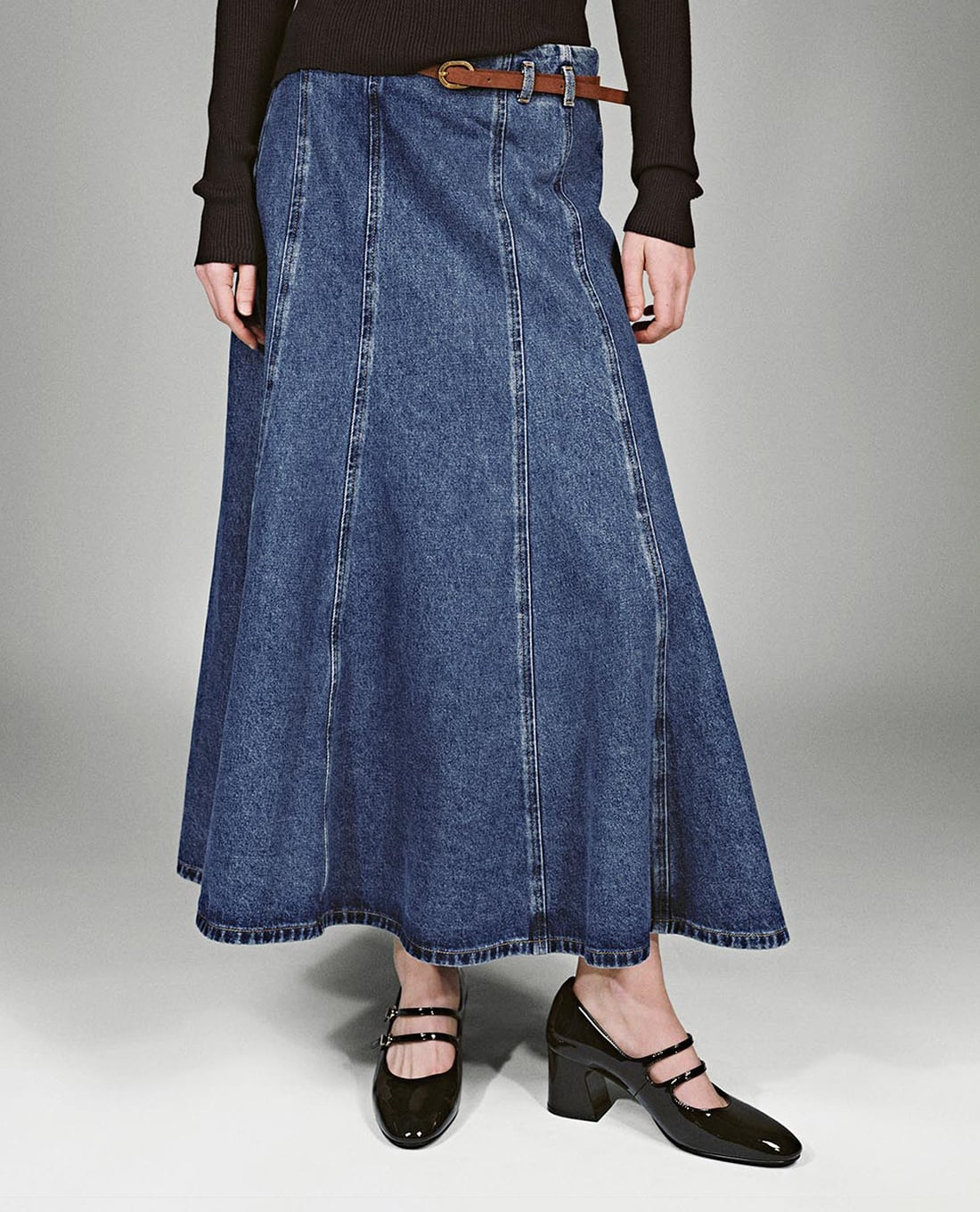 URBAN REVIVO - Chân váy denim midi phối thắt lưng