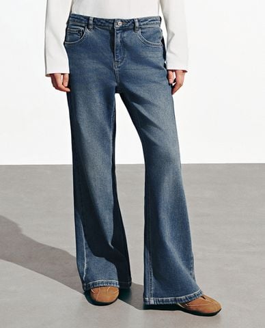  URBAN REVIVO - Quần jeans nữ ống loe wash bạc 