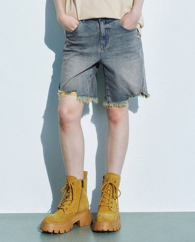  URBAN REVIVO - Quần short jeans nữ rách gấu 