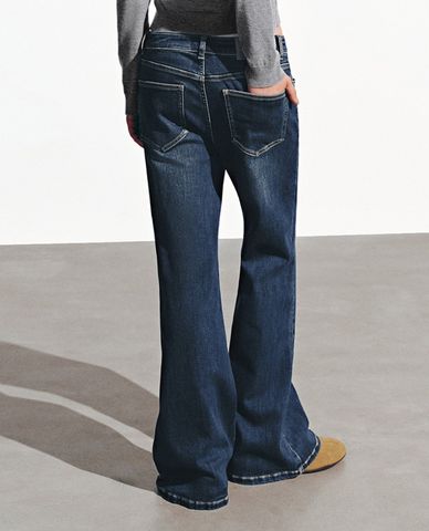  URBAN REVIVO - Quần jeans nữ ống loe wash bạc 