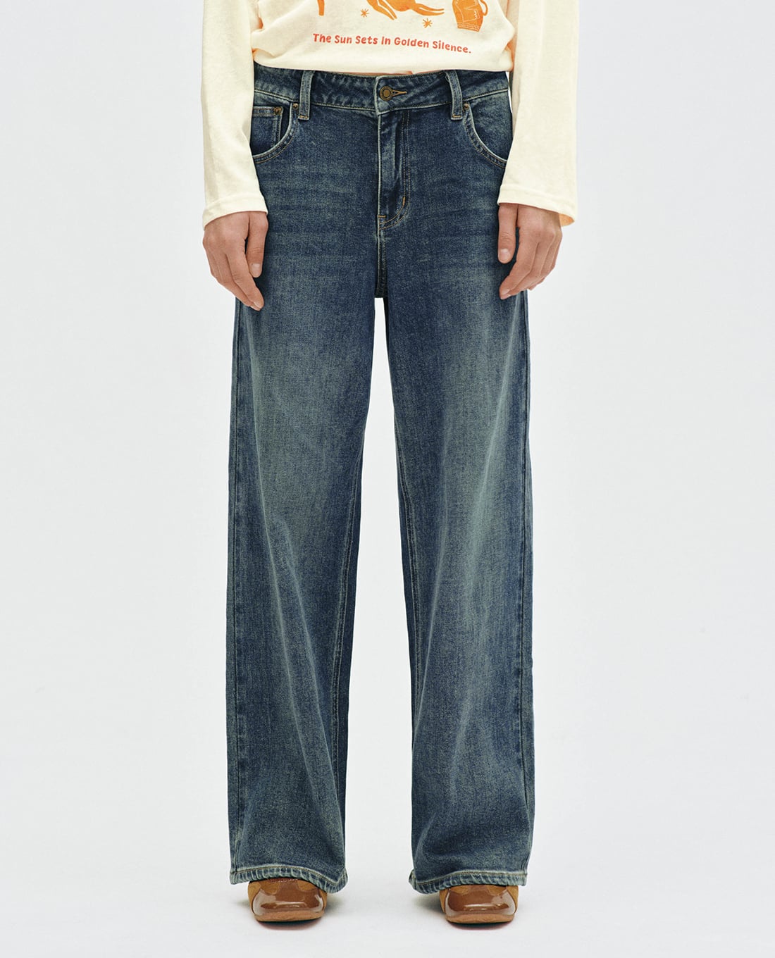 URBAN REVIVO - Quần jeans nữ ống rộng wash bạc