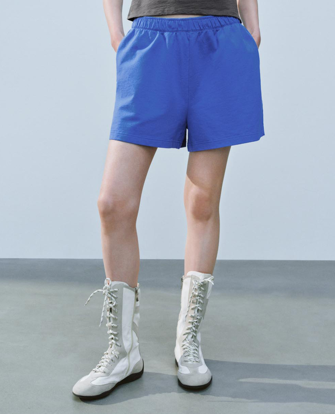 URBAN REVIVO - Quần short nữ ống rộng lưng thun