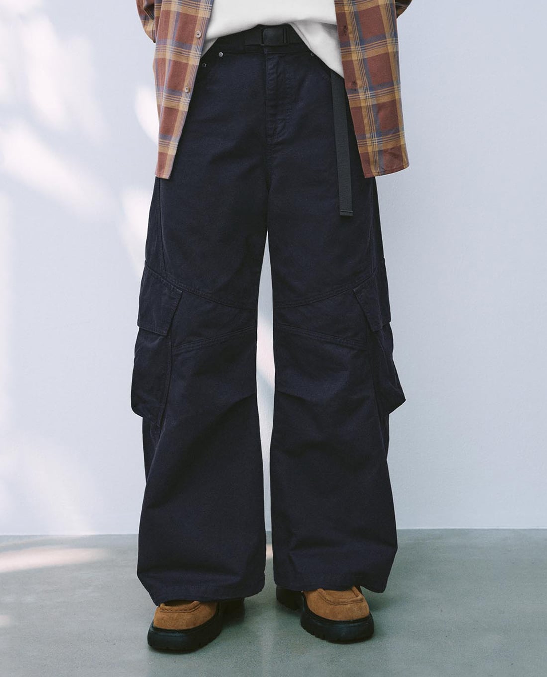 URBAN REVIVO - Quần jeans nam ống rộng túi hộp