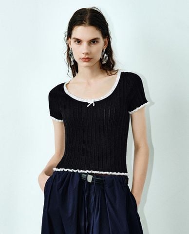  URBAN REVIVO - Áo dệt kim nữ cổ vuông tay ngắn phối viền 