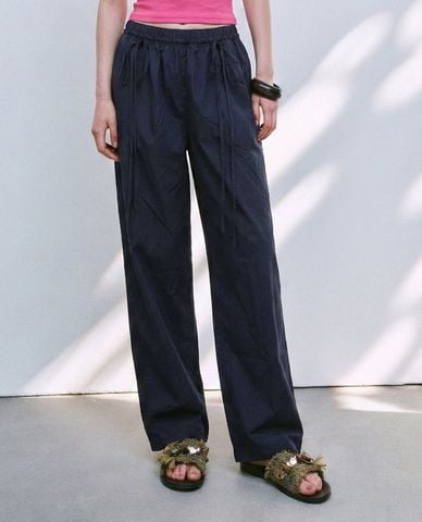  URBAN REVIVO - Quần nữ ống đứng lưng thun phối dây rút 