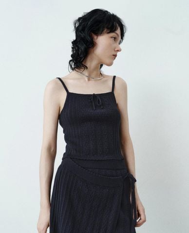  URBAN REVIVO - Áo hai dây nữ dệt kim phom ôm 