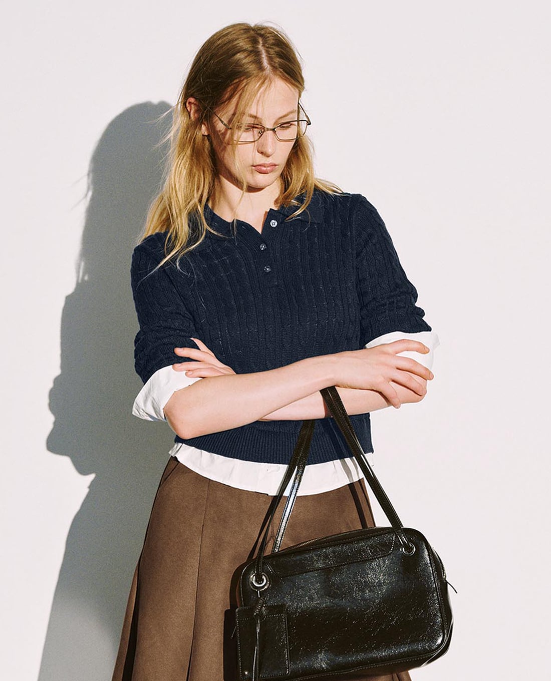 URBAN REVIVO - Áo dệt kim nữ cổ bẻ tay dài phối nút