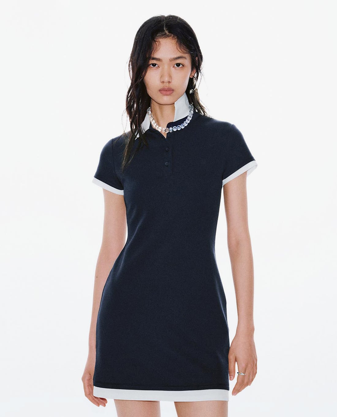URBAN REVIVO - Đầm polo mini tay ngắn phối viền