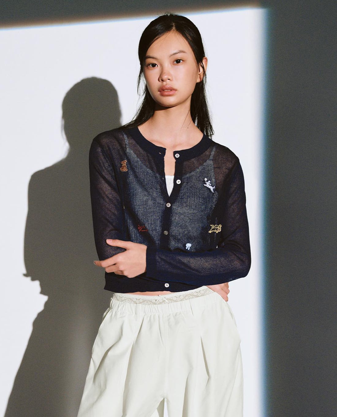 URBAN REVIVO - Áo khoác cardigan nữ cổ tròn thêu họa tiết