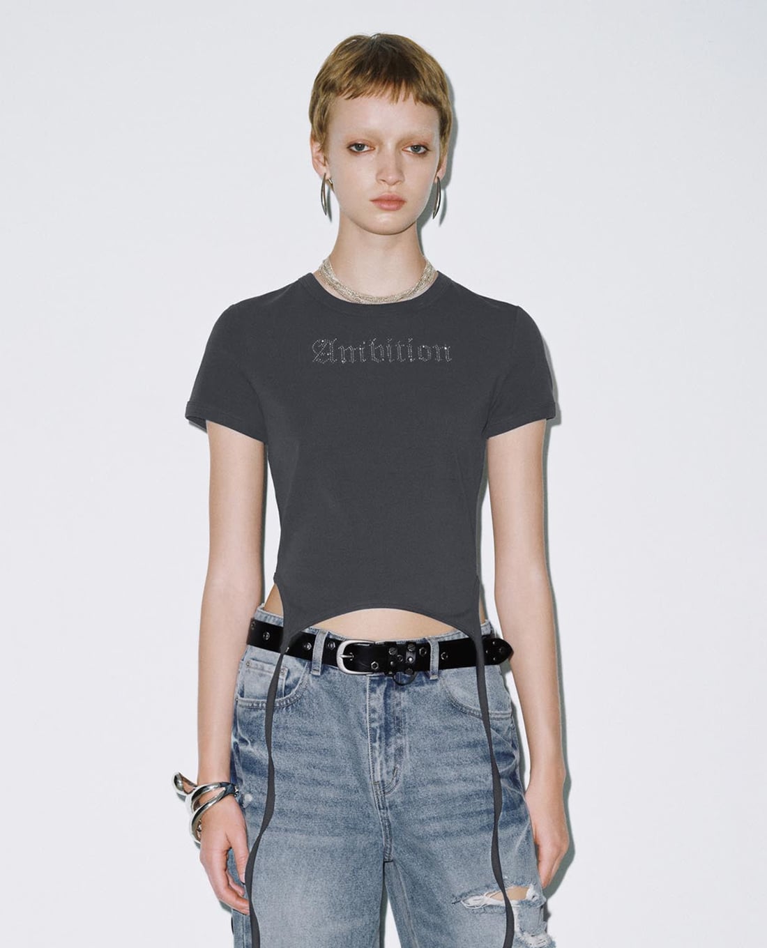 URBAN REVIVO - Áo croptop nữ cổ tròn tay ngắn phối tua rua