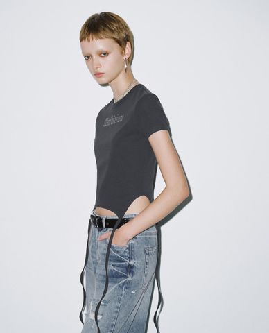  URBAN REVIVO - Áo croptop nữ cổ tròn tay ngắn phối tua rua 