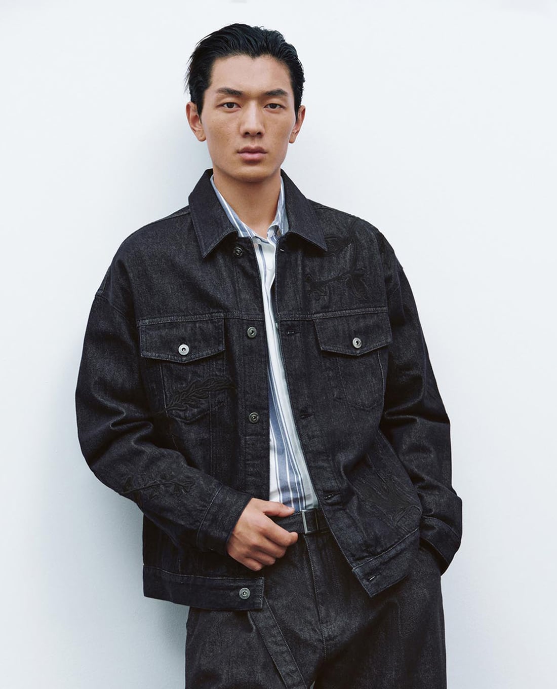 URBAN REVIVO - Áo khoác denim nam tay dài phối túi hộp