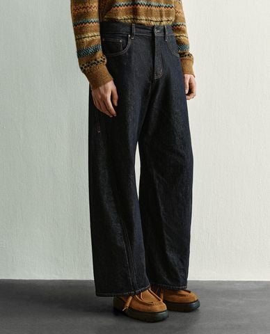  URBAN REVIVO - Quần jeans nam ống rộng dáng cong 