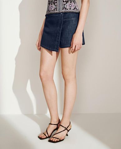  URBAN REVIVO - Quần short giả váy nữ xếp lớp 