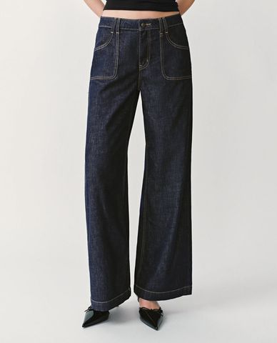  URBAN REVIVO - Quần jeans nữ ống rộng phối túi cổ điển 