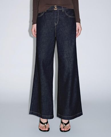  URBAN REVIVO - Quần jeans nữ ống loe hiện đại 