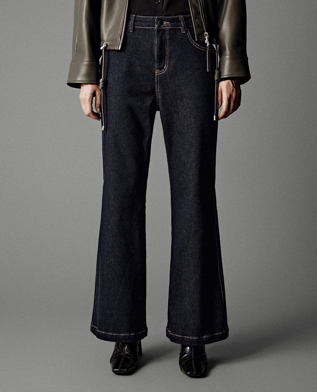 URBAN REVIVO - Quần jeans nữ ống loe lưng cao