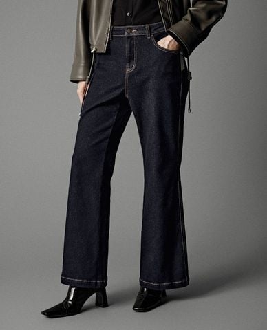  URBAN REVIVO - Quần jeans nữ ống loe cạp cao 