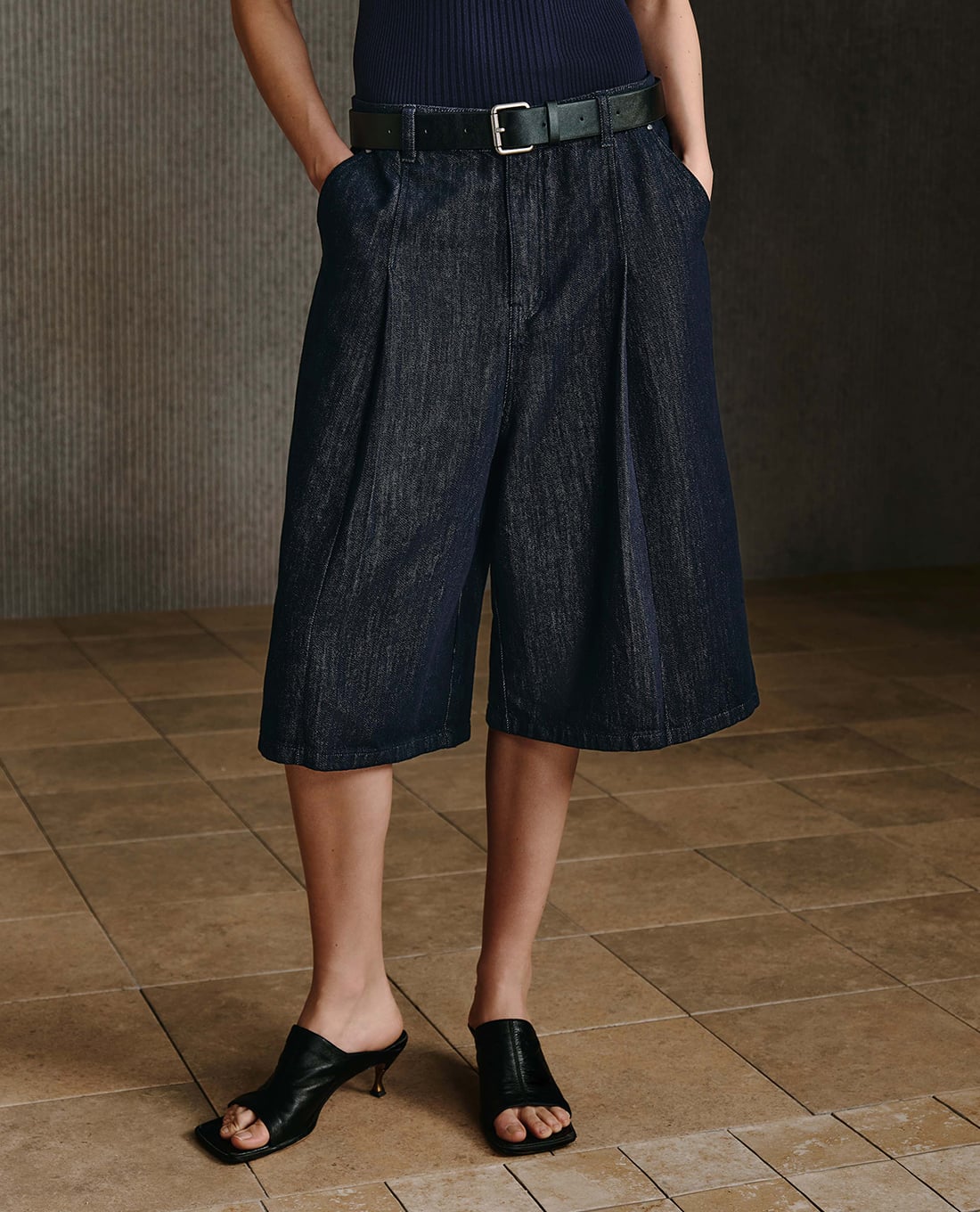 URBAN REVIVO - Quần short jeans nữ kèm thắt lưng